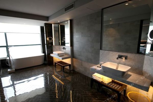 Tianxiachan Hotel (Huanggang)